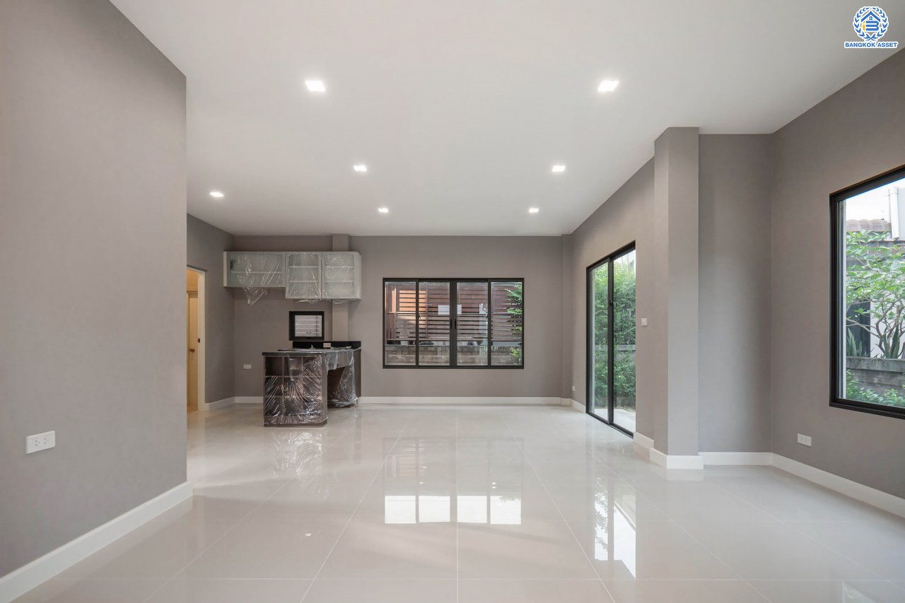 บ้านมือสองตกแต่งใหม่ จากแบรนด์ Sansiri โครงการ เศรษฐสิริ ชัยพฤกษ์-แจ้งวัฒนะ เนื้อที่ 53.3 ตร.ว. ฟังก์ชัน 3 ห้องนอน 3 ห้องน้ำ จอดรถได้ 2 คัน พร้อม Facilities ครบครัน! บนทำเลโซนเมือง เชื่อมต่อทุกการเดินทาง ใกล้เซ็นทรัลแจ้งวัฒนะ, เมืองทองธานี, ทางด่วน "ศรีรัช" และรถไฟฟ้าสายสีชมพู "สถานีปากเกร็ด"...